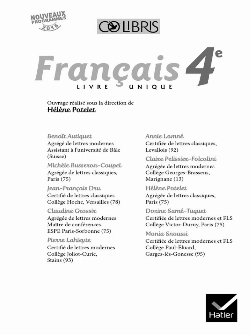 Un cheval en bois flotté de taille moyenne, élégamment posé sur une plage rocheuse avec l'océan en arrière-plan, capturant l'harmonie entre l'art et le paysage naturel, sous un ciel légèrement nuageux.