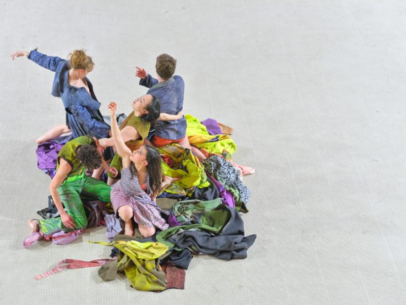 Chorégraphie musique moderne français, fusion danse son live scène