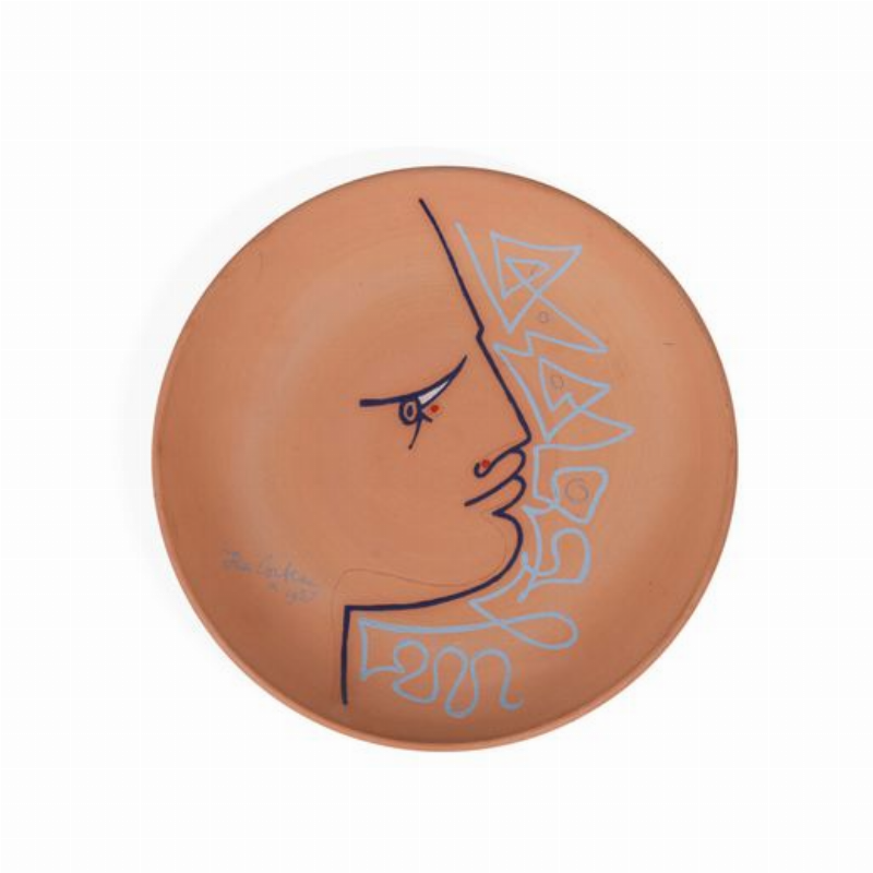 Visage sculpté de Jean Cocteau, fusion de poésie et de modernité artistique