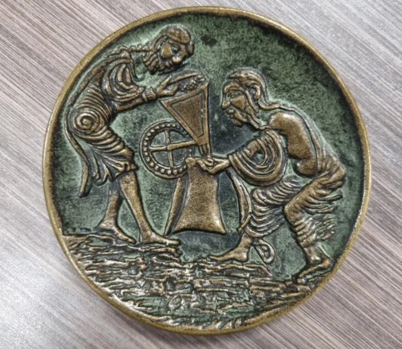 Collection de plusieurs sculptures en bronze de Mathurin Moreau exposées élégamment dans un intérieur classique, reflétant leur valeur artistique et décorative.