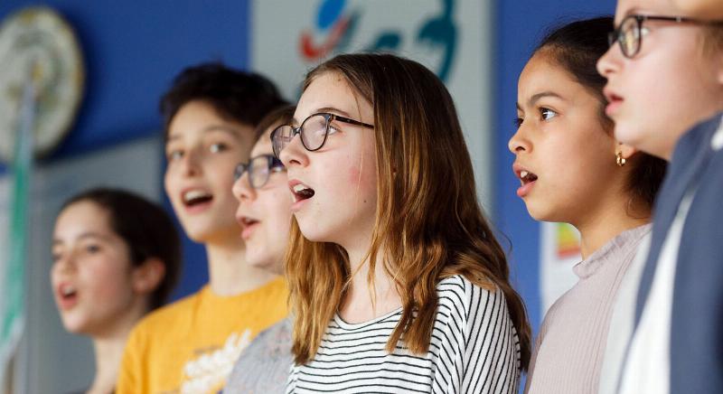 Guider la compréhension des nuances et l'interprétation des paroles de chanson française