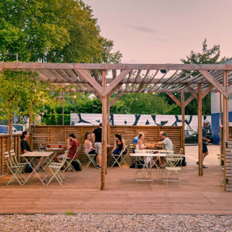 Conforama Balma Rue Le Corbusier Balma, ambiance intérieure chaleureuse et moderne, avec des touches de design inspirées de Le Corbusier.