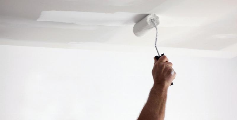 Conseils d'experts pour l'application parfaite de la peinture glycéro sur un plafond