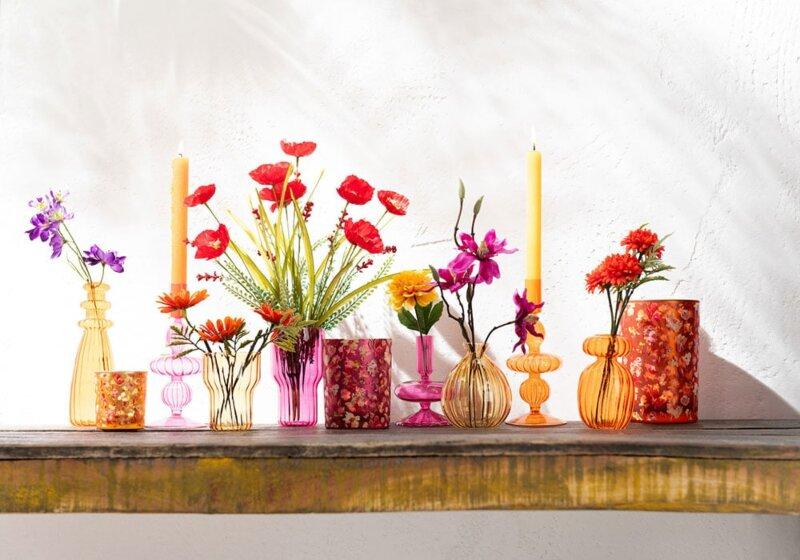 Contraste saisissant entre l'élégance haussmannienne et la robustesse brutaliste à Paris