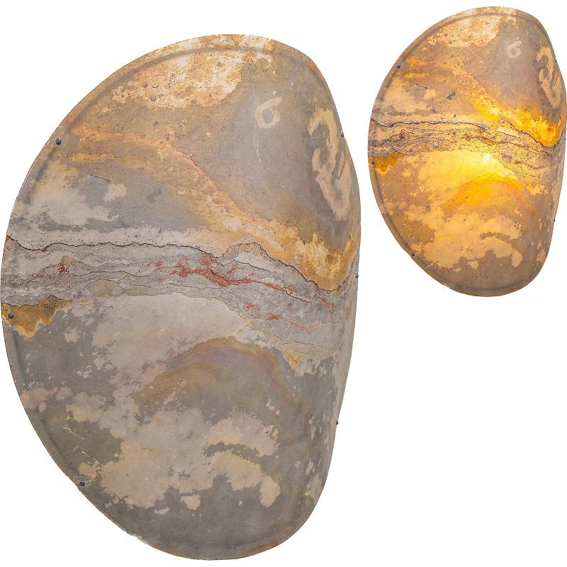 Couloir élégant avec portes peintes de manière sophistiquée, ambiance raffinée