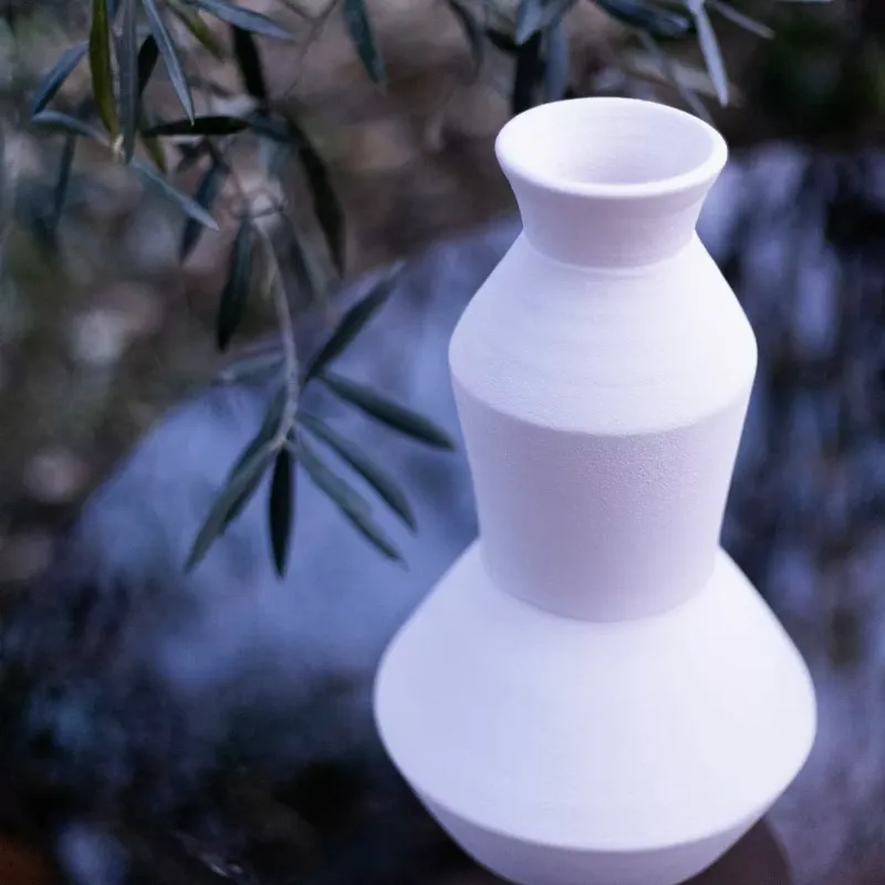 Œuvre d'art brut reflétant une création authentique et spontanée, sans formation académique