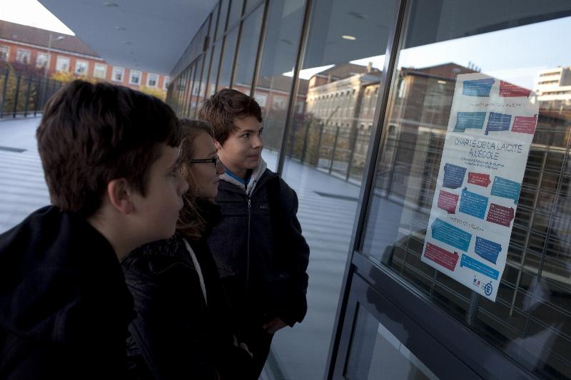 Enfants créant arts visuels laïcité cycle 2 atelier expression liberté