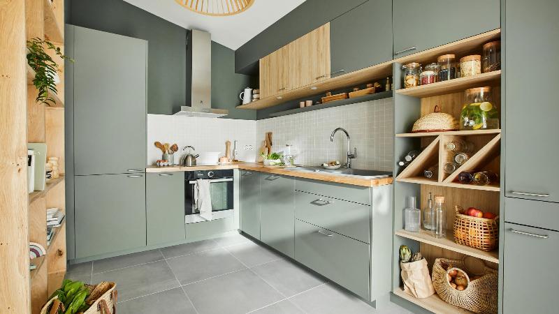 Crédence de cuisine peinte avant après rénovation, une transformation élégante à la française