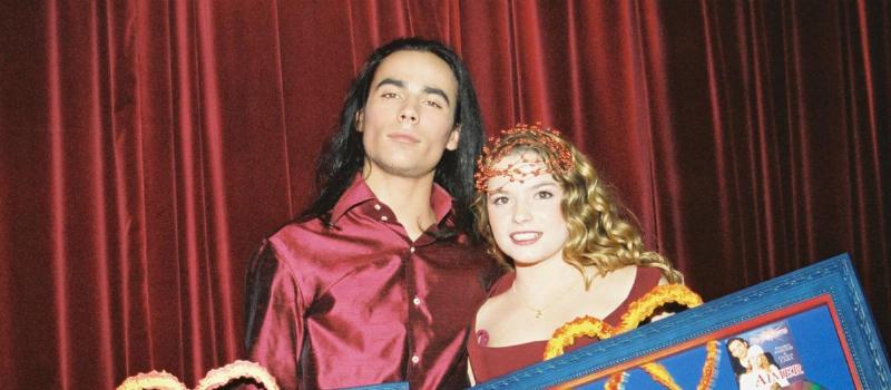 Damien Sargue sur scène, interprétant un rôle intense dans une comédie musicale