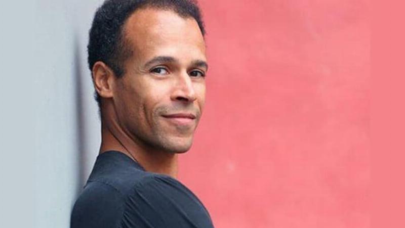 Une danseuse étoile du ballet de l'Opéra de Paris, élégance et précision