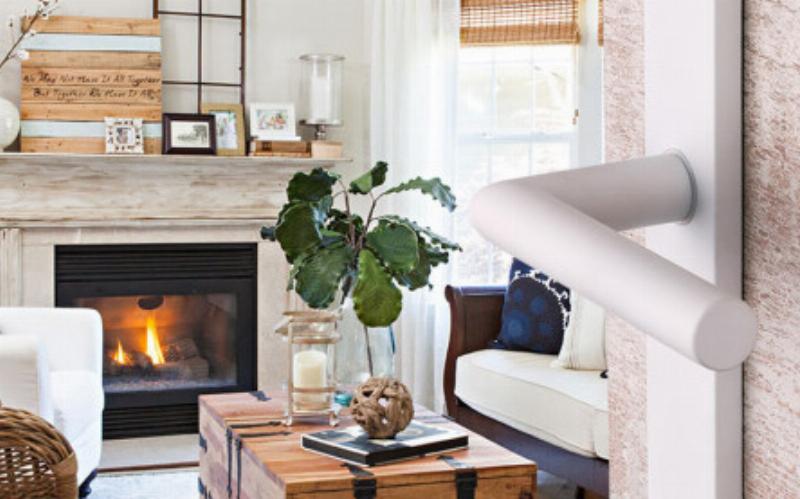 Un intérieur français élégant avec un meuble laqué rénové, reflétant le charme et le style intemporel