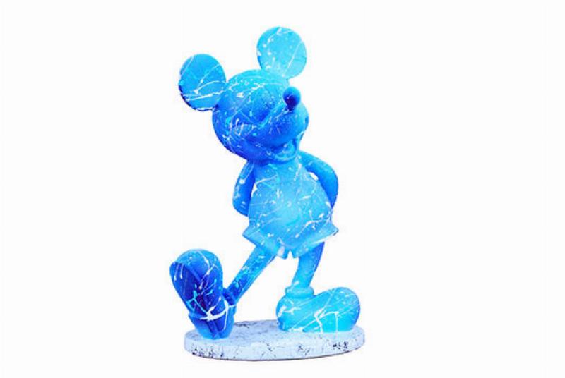 Décoration intérieure moderne avec un singe Orlinski, pièce d'art design et contemporaine.