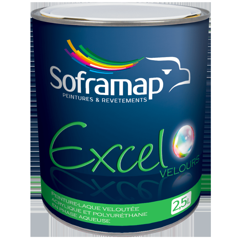 Décoration élégante salle de bain avec peinture velours et accents français