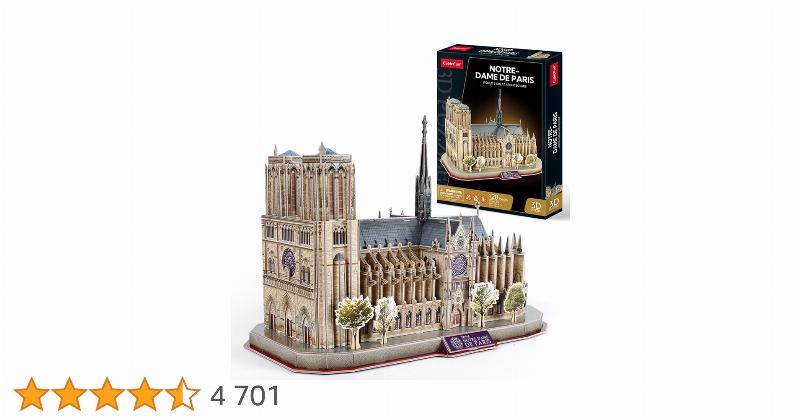 Gros plan sur l'assemblage minutieux des détails architecturaux du puzzle 3D de Notre Dame