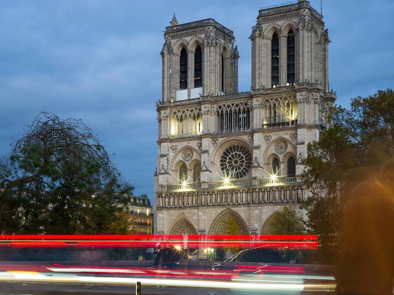 Échafaudage initial Notre-Dame de Paris après l'incendie, posé par une entreprise spécialisée