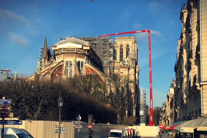 Échafaudage intérieur complexe de Notre-Dame de Paris, entreprise d'ingénierie