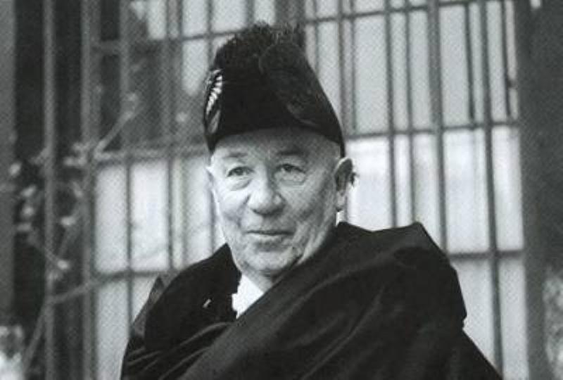 Portrait stylisé d'un écrivain français de littérature jeunesse classique avec une plume