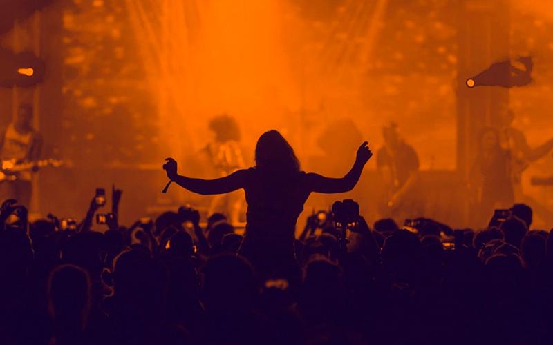 Artistes émergents de la nouvelle musique pop rock française partageant la scène