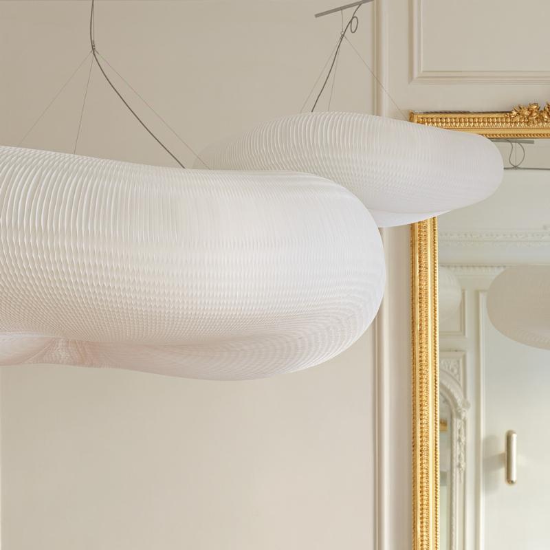 Mur préparé avec enduit peinture mur dans un intérieur haussmannien lumineux