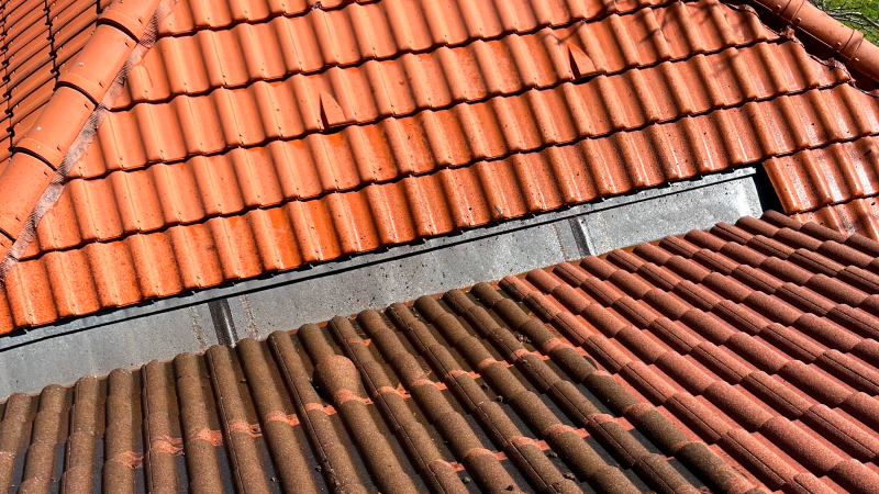 Entreprise de peinture à Clermont-Ferrand ravalant une façade ancienne avec soin