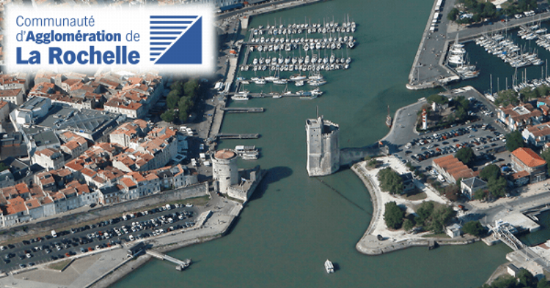 Entreprise de peinture La Rochelle rénovant une façade historique, mêlant tradition et modernité pour un résultat impeccable.