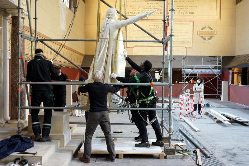 Entretien et restauration du Château de Versailles, un coût continu pour le patrimoine