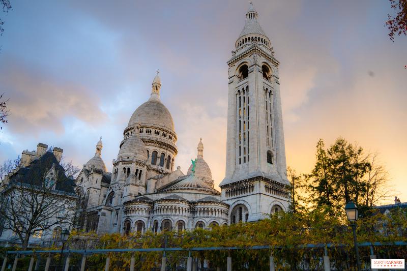 Erik Satie, compositeur emblématique de la musique classique française, célèbre pour ses Gnossiennes et Gymnopédies, son style minimaliste