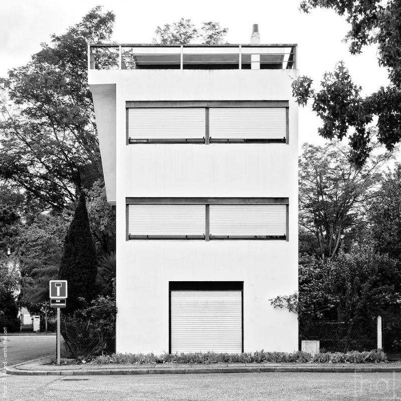 Façade colorée de la Cité Frugès à Pessac, patrimoine mondial de l'UNESCO.