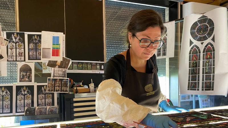 Détail de la façade restaurée de Notre-Dame de Paris, avec sa rosace éclatante