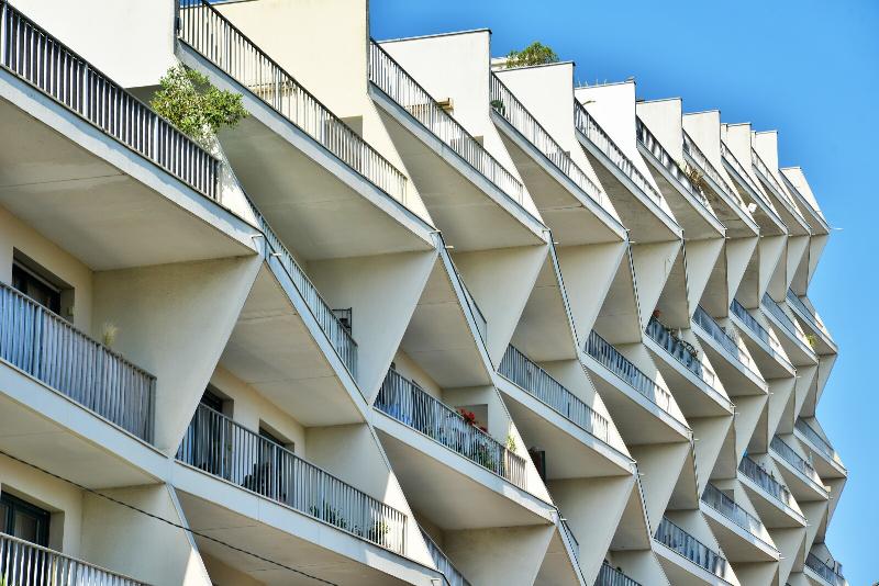 Façade vitrée moderne Rennes quartier Champs Libres détails architecture