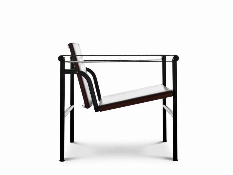 Fauteuil Le Corbusier LC2 occasion en cours de restauration avec artisan
