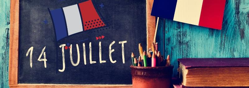 Feu d'artifice spectaculaire sur la Tour Eiffel pour la Fête Nationale, symbole de célébration française et de joie collective.