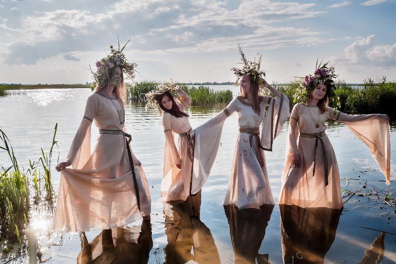 La richesse des fêtes françaises et leurs racines dans les traditions anciennes et les célébrations contemporaines.