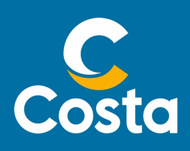 Une plateforme d'observation architecturale moderne surplombant un fjord norvégien