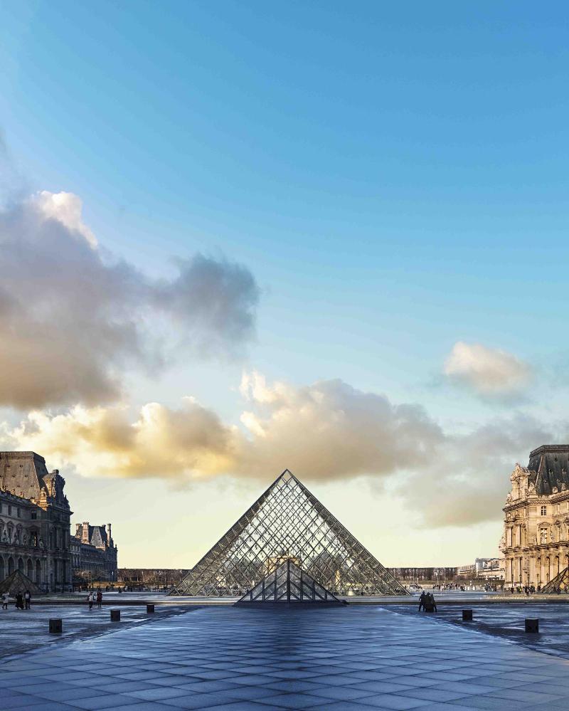 La forme architecturale audacieuse et contemporaine du musée du Louvre