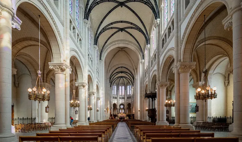 Détail des magnifiques fresques du plafond de l'Église Notre-Dame-de-Lorette, art sacré parisien