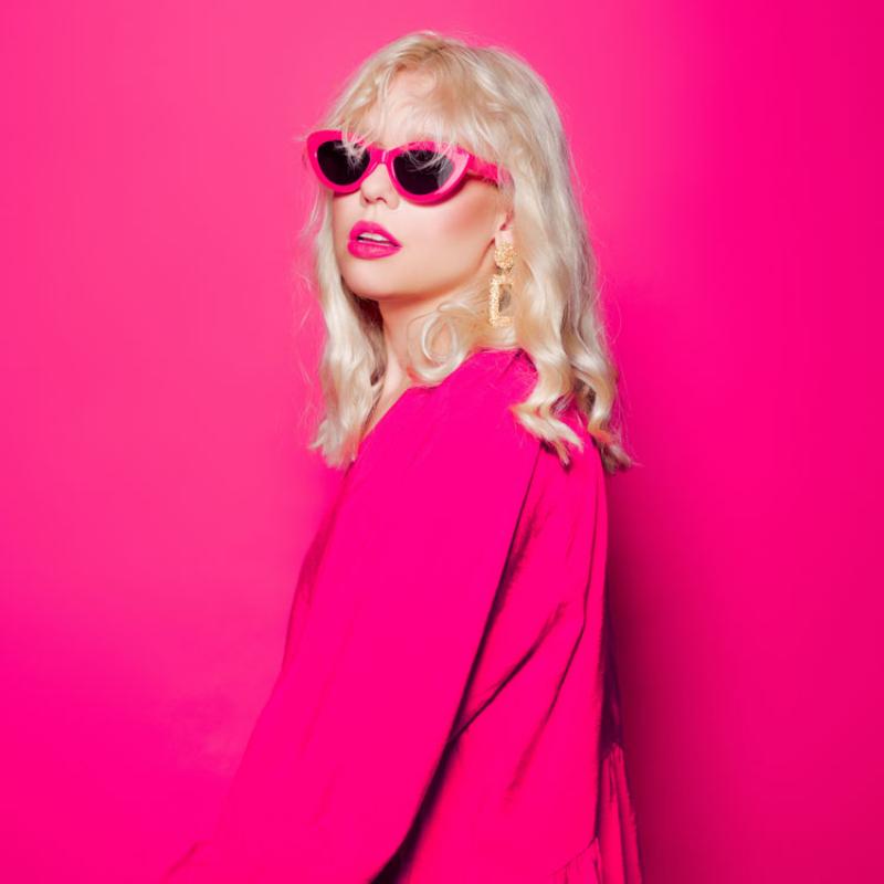 Fleur de fuchsia éclatante symbolisant l'élégance française et l'audace chromatique en design