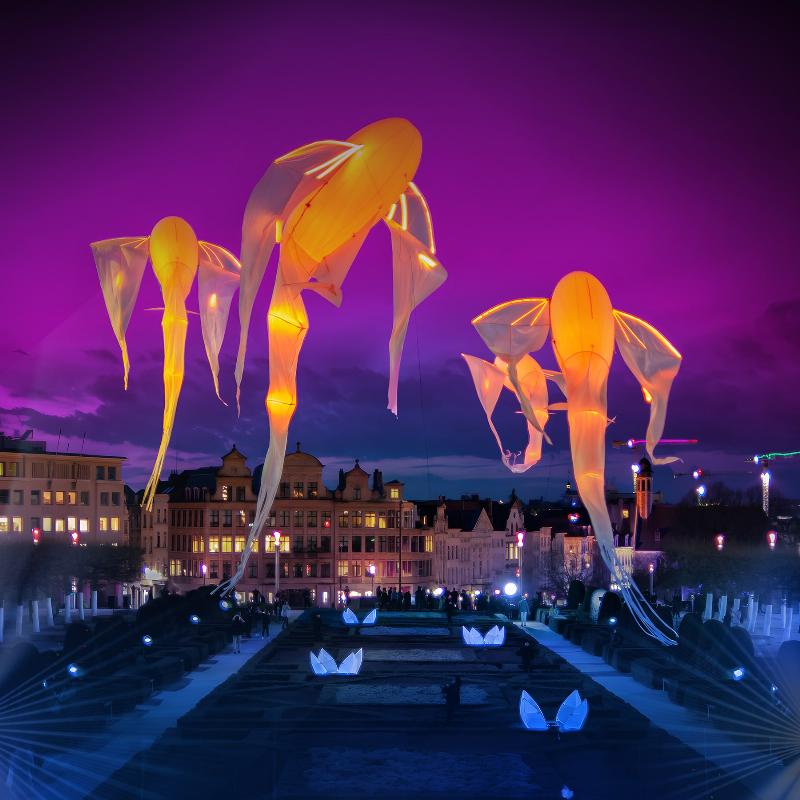 Scène musicale française moderne en harmonie avec le numérique, symbolisant l'avenir de l'écoute gratuite