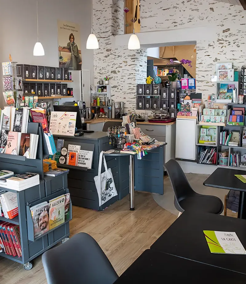 La façade historique des Éditions Gallimard au 48 rue Notre Dame des Victoires Paris, emblème de la littérature française