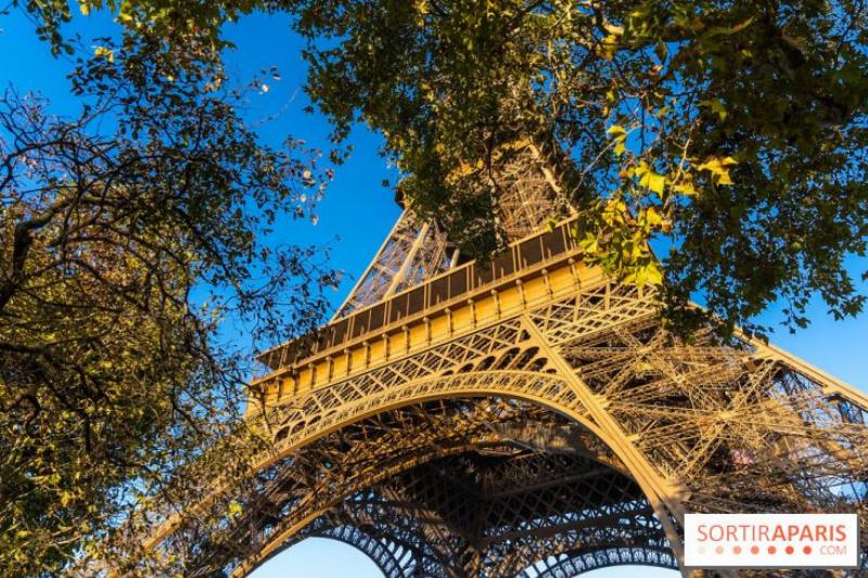 Suggestion de dégustation de pâtisseries françaises et de café après avoir visité le Château de Versailles, pour une expérience culturelle complète.