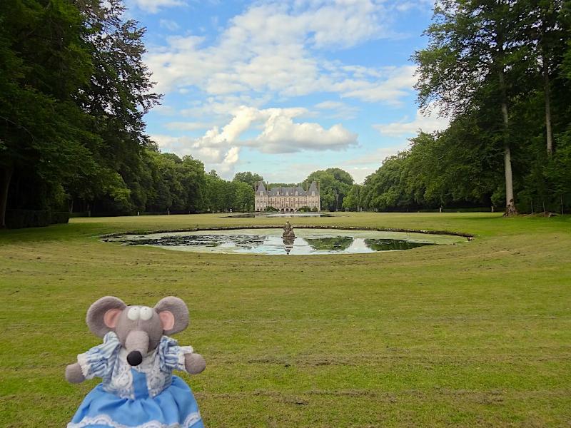 Le Grand Trianon à Versailles, architecture élégante et jardins paisibles, un autre joyau royal