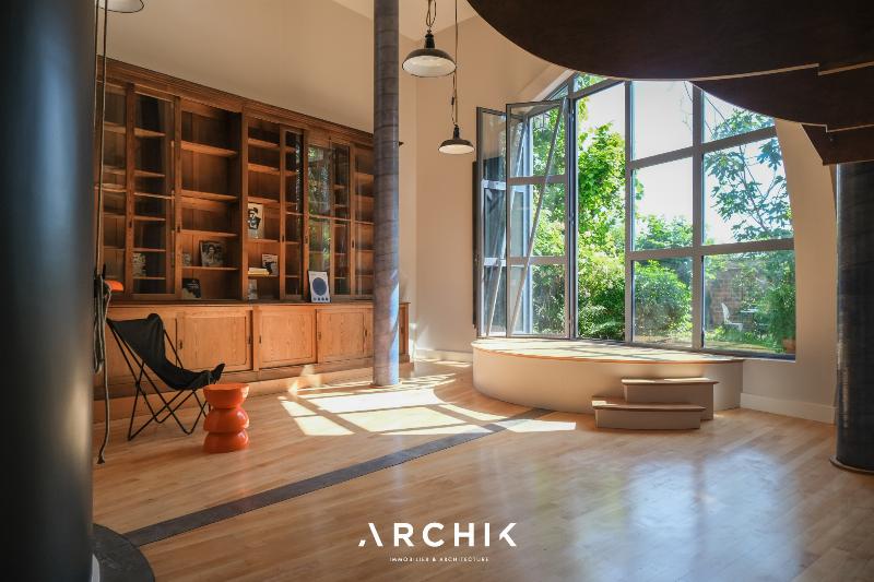 Facade en beton brut de l'hopital Le Corbusier Firminy baignee de lumiere naturelle