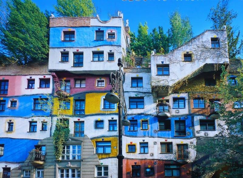 Hundertwasser peinture représentant une ville écologique et utopique en harmonie avec la nature