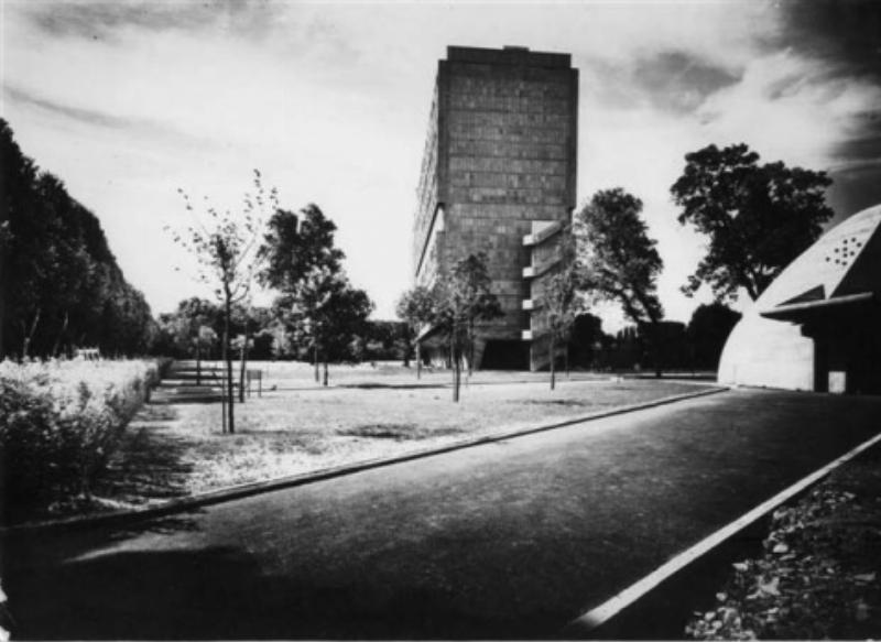 Un projet architectural français moderne influencé par les idées de Frampton