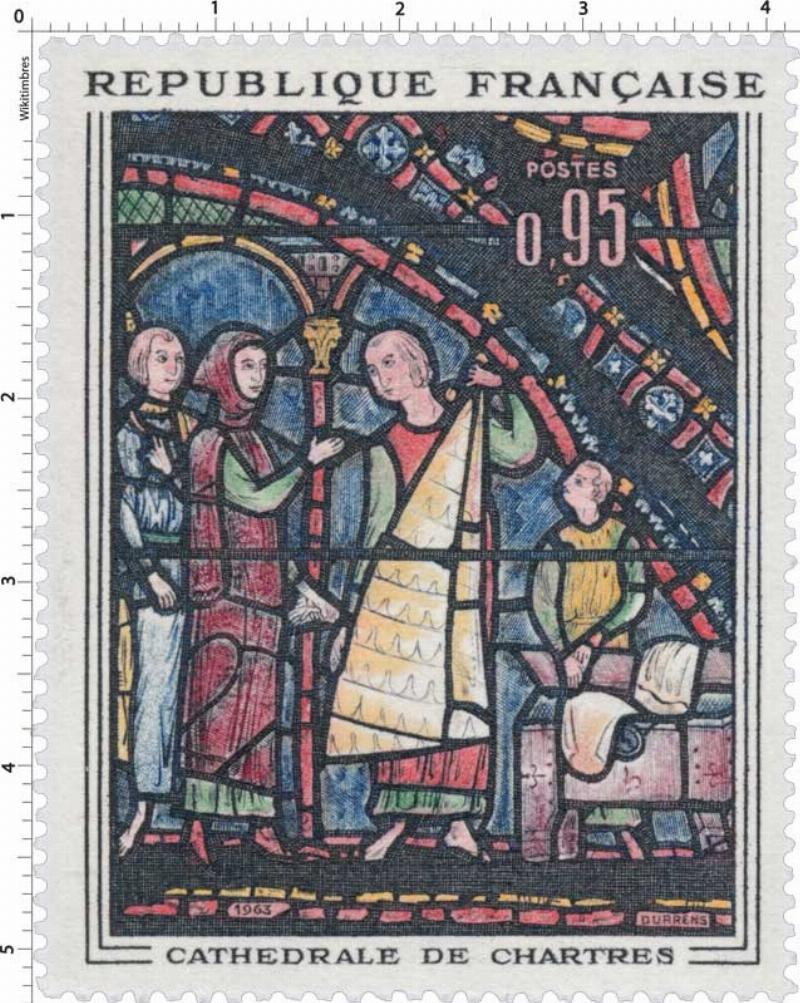 Nef majestueuse d'une cathédrale gothique française, lumière et hauteur