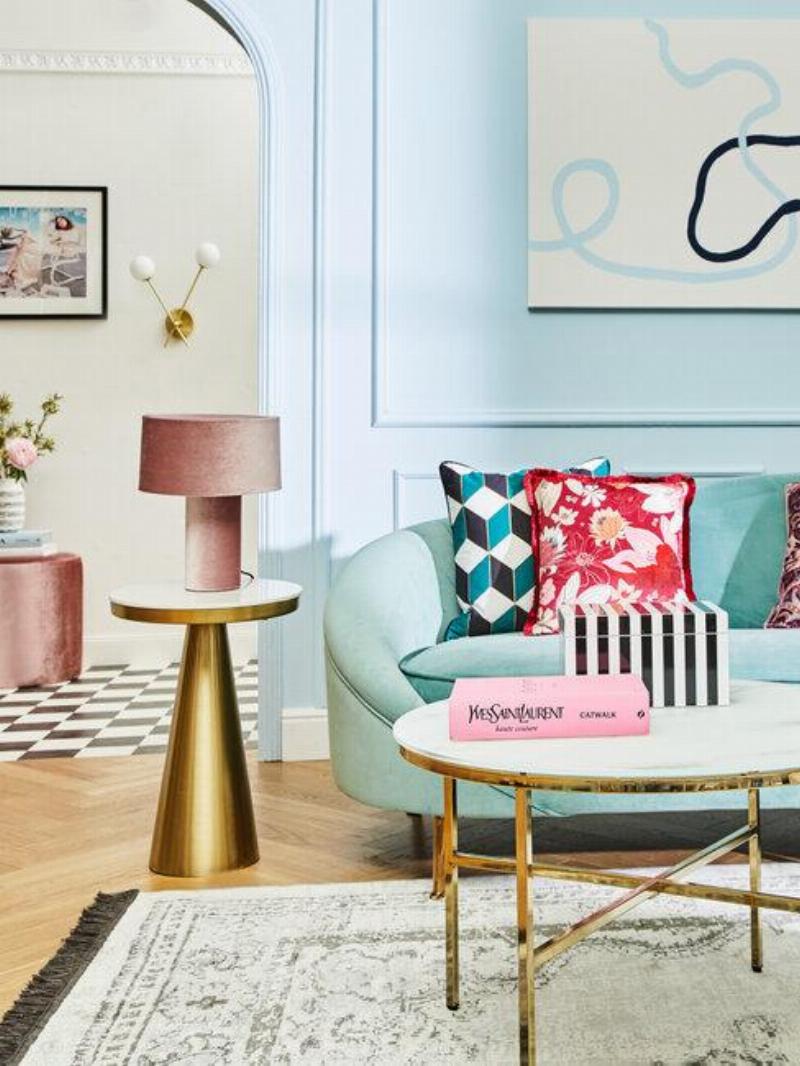 Intérieur de salon design rococo moderne avec des éléments élégants