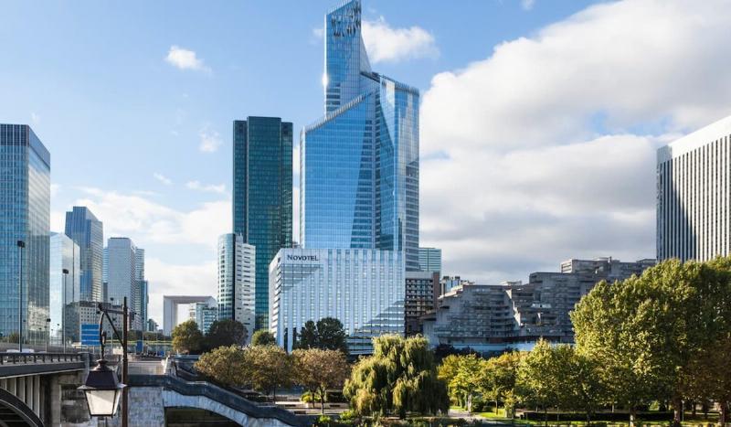 Design intérieur raffiné et parisien de l'hôtel Mercure, alliant tradition et modernité