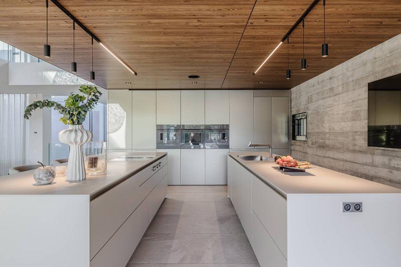 Intérieur lumineux et design epure villa moderne