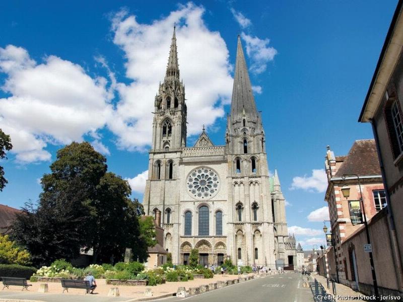 Photos Notre-Dame de Paris intérieur, voûtes imposantes, vitraux anciens, ambiance sacrée