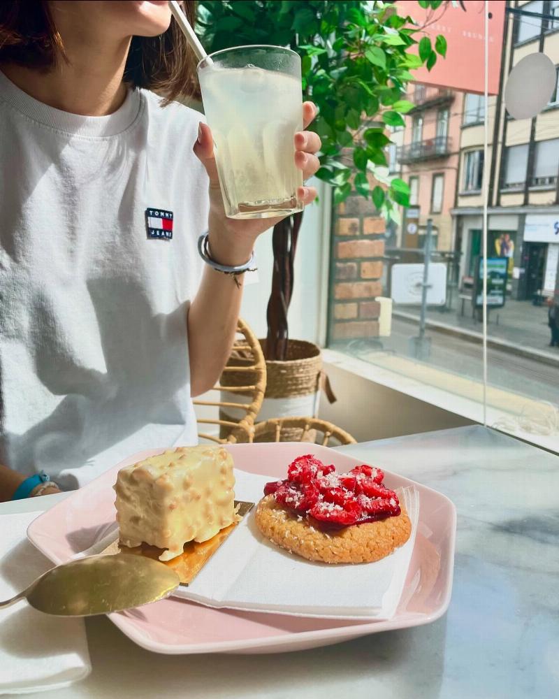 Intérieur chaleureux d'un restaurant traditionnel à Clermont-Ferrand, parfait pour savoir où manger à Clermont-Ferrand.